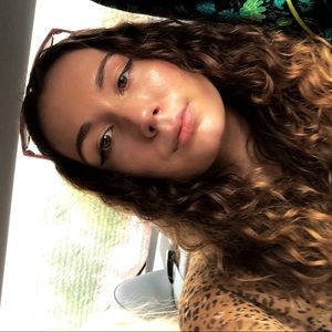 Meet your Posher, Alivia